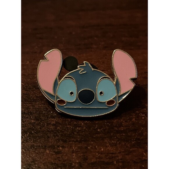 Disney‎ Stitch Emoji Blitz Embarrassed Booster Trading Pin - Picture 1 of 4